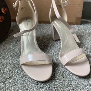 Bandolino Women Armory block heel Sandal oat